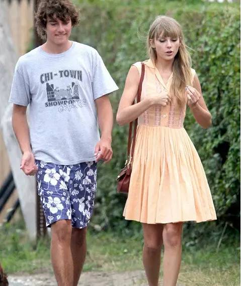 世界情歌词好文案,就要像Taylor Swift前任足够多,不服来辩!