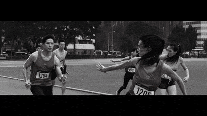 怕什么,我会连你那份一起跑回来文案从跑者交接棒瞬间的心理活动出发