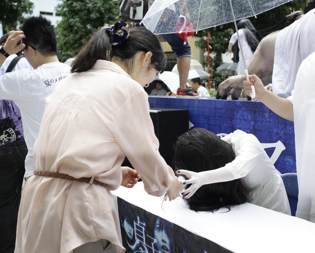 《贞子vs伽椰子》明明是恐怖片 但电影宣传的画风却如此逗逼_文章_数字媒体及职业招聘网站 | 数英网@DIGITALING