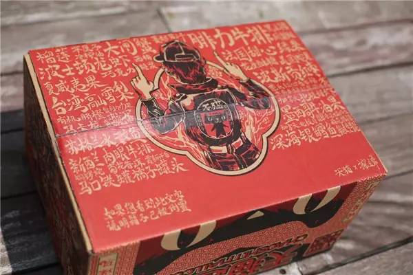 这些年,天猫、考拉、小红书们都在快递箱上写