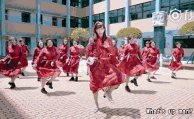 新晋国民女神朱碧石,发布了一首魔性mv《你干嘛》