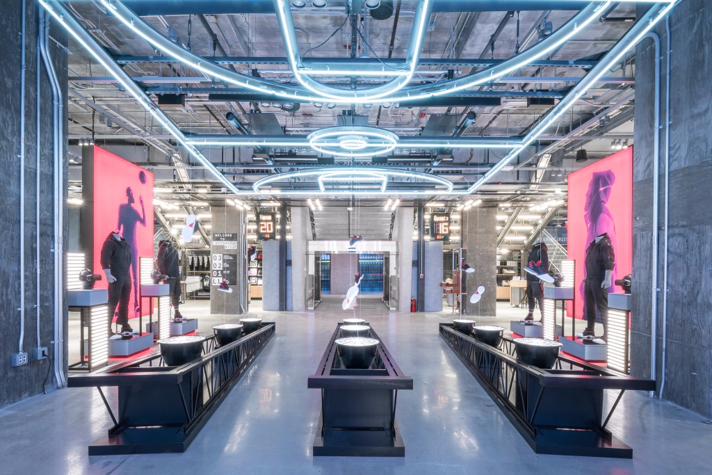 Adidas 全球最大旗舰店开业,为什么运动品牌爱