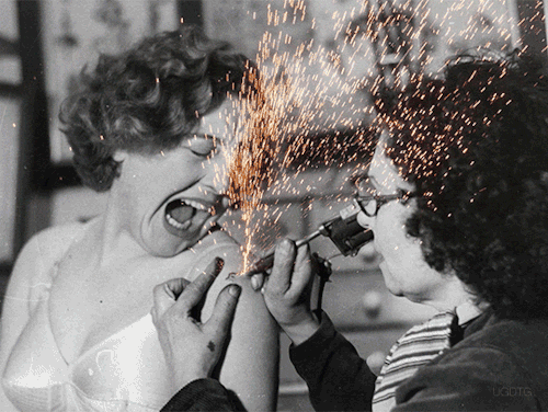 法国艺术家给老照片加