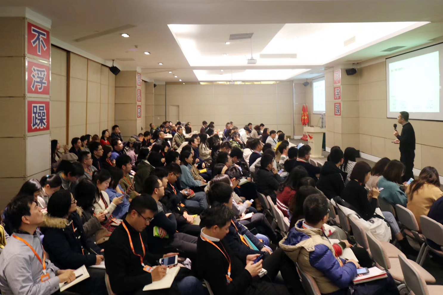 大师走进您办公室!乐剑峰给营销人的文案实战课,学了都说过瘾!