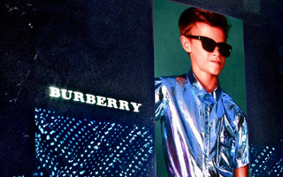 BURBERRY -“风衣艺术”展上海站  海报及微信活动