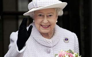 英国各大品牌追热点：庆祝英国女王成为英国历史上时间最长的君主