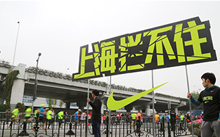 NIKE"上海拦不住"活动，巨型插画惊艳上海街头