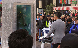 贵人鸟：跑起来，让爱升温 线下互动装置