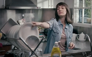 Magistral洗洁精恶搞视频：女人就要多洗碗，因为洗碗很治愈