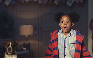 每年都要感动无数人的John Lewis圣诞广告，今年走起了搞笑风