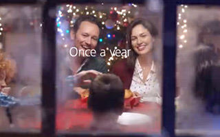 华为暖心圣诞节广告：放下手机看看我！
