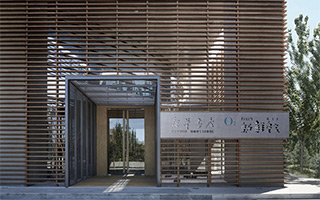 尘封在回忆里的新华书店，终于用工业风设计为自己长了脸