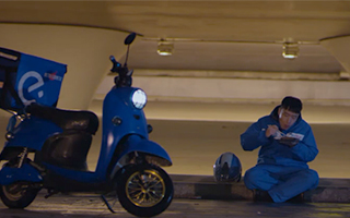 饿了么奉上一部外卖界的励志大片《致敬奋斗了一年的你》