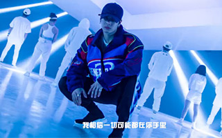 百事可乐×王嘉尔：一首嘻哈舞曲酷爆夏季，还能玩转百事盖念店！