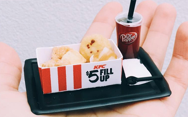 世界上最小的KFC套餐！比手掌还小，竟然还能吃？