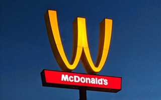 金拱门倒了？麦当劳为庆妇女节把标志“M”变成了“W”