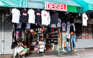 DIESEL开了一家假商店来出售假的“山寨”商品