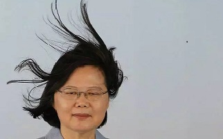 台湾“失败新闻摄影展”，政客们的人设全崩了？