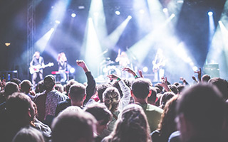 无龄感时代：让商业标签止于「00后」