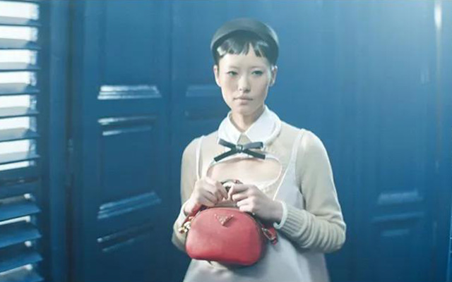 Prada 365全新视觉流广告大片：分身演绎，不止一面