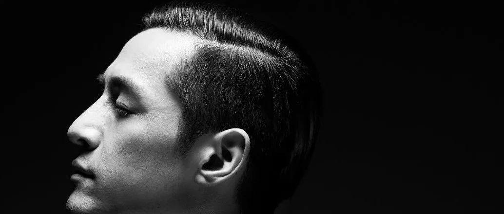 这场公益活动，让所有明星都闭上了眼