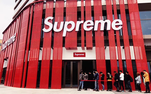 淮海中路的假潮牌“Supreme Italia”，终于被告上法庭