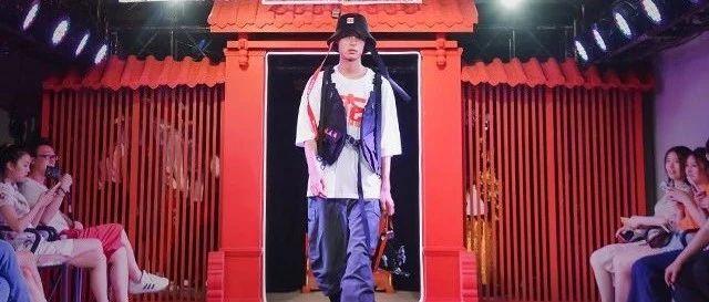 这场胡同里的时装秀，也太太太太太潮了吧