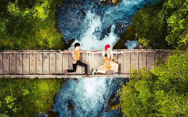 600万摄影师的“经纪人”，竟是这样燃爆广告创意