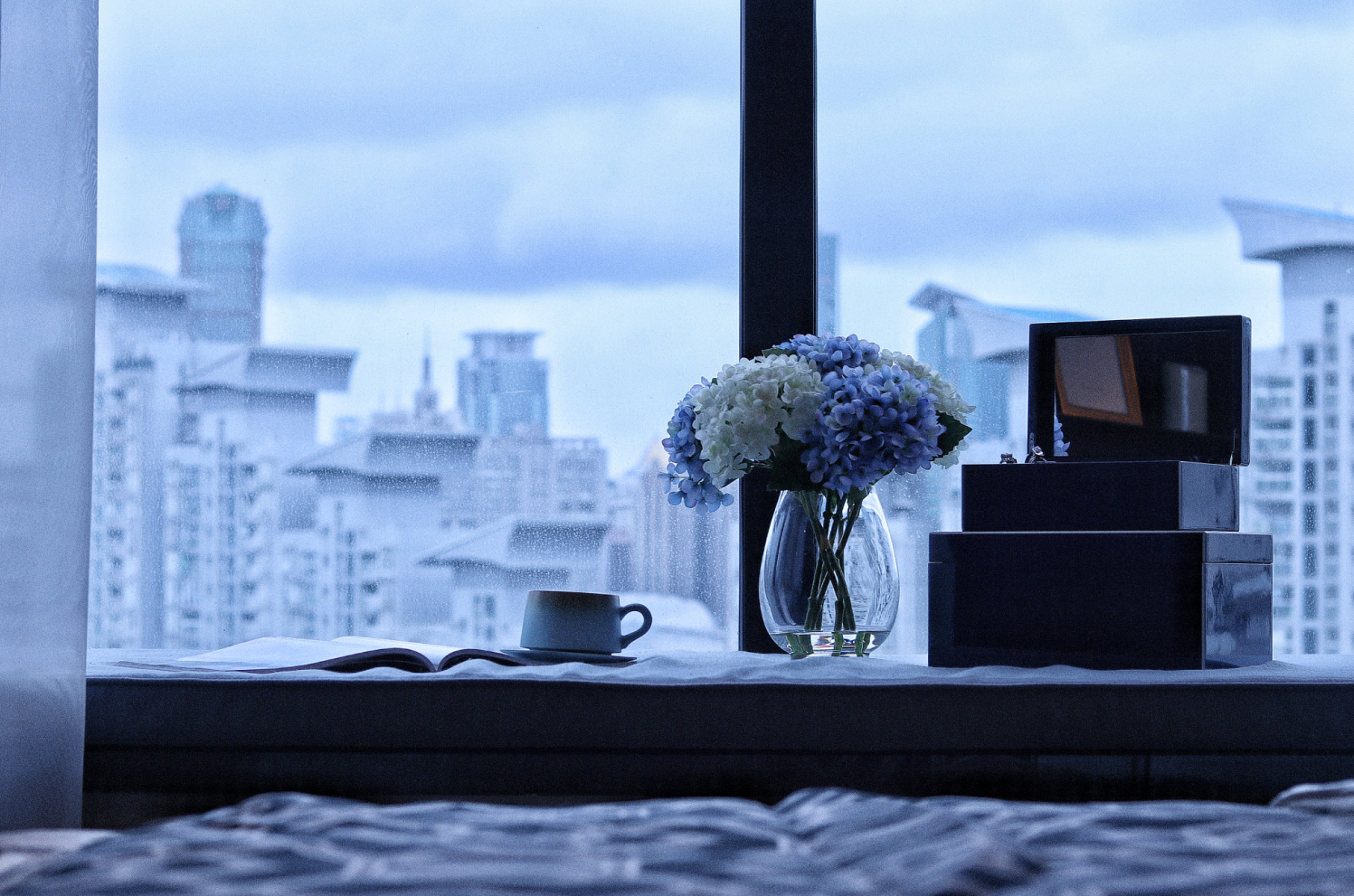 幽暗蓝色的蓝，温暖永恒的家