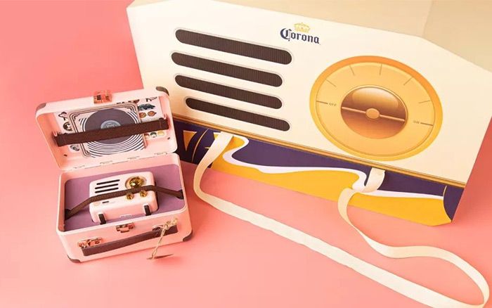 天猫活力营联合猫王收音机等多个品牌，定制了一款冲浪礼盒