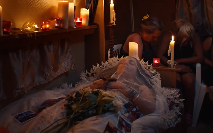 法国组合The Blaze创意MV《Queens》，溢出屏幕的悲伤感