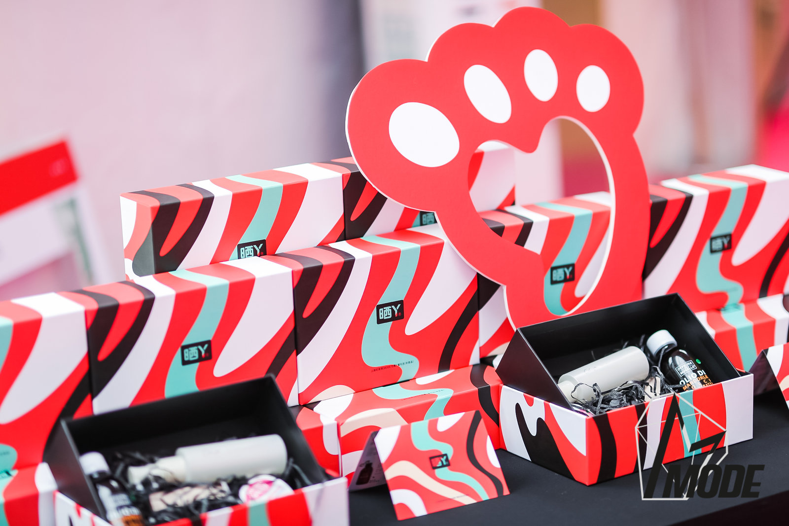 跟着晒丫去2020时装周，千元丫蜜礼盒大获好评