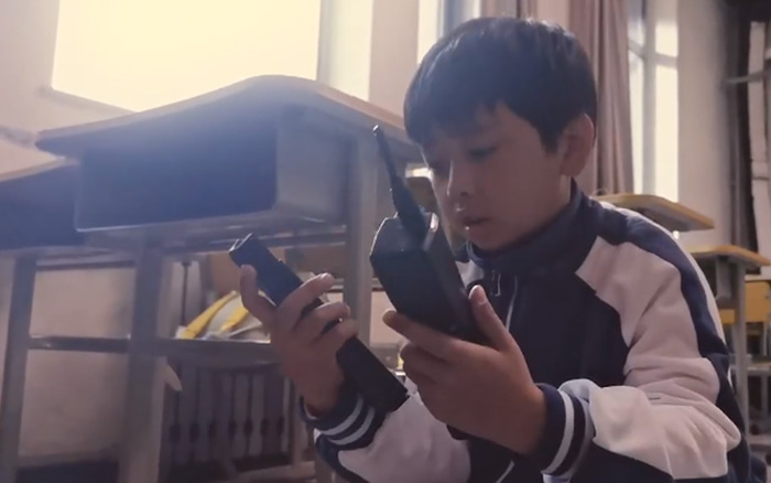 华为P30拍摄微电影《长腿盒子》：给过去打一通电话，你想打给谁？