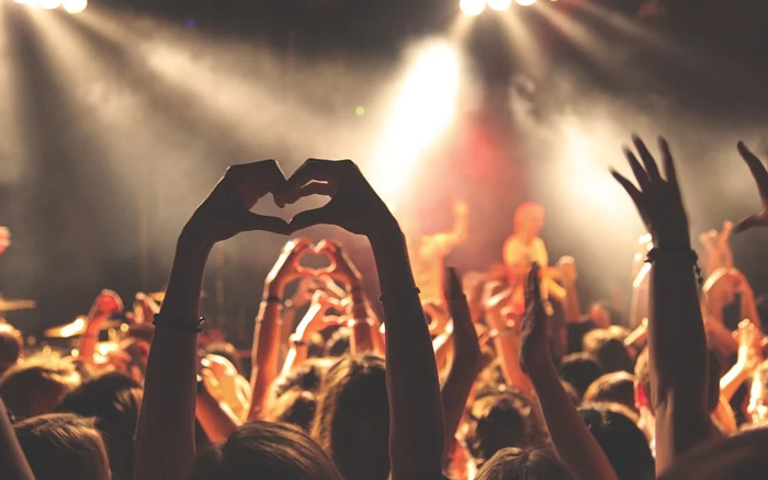 「躺」进音乐节？疫情之下我在直播间蹭场