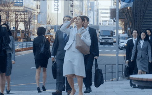 日本悠哈味觉糖沙雕广告：女生贫血的后果，不只晕倒这么简单