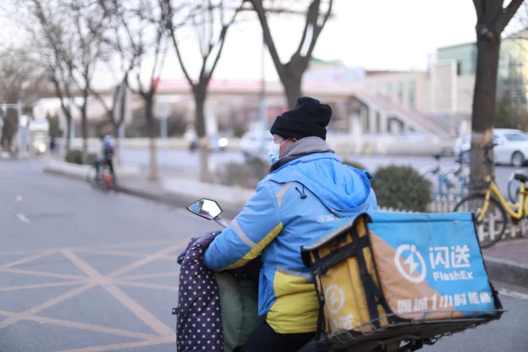 给速度以安全，让递送有温暖，骑手小哥也可以不一样