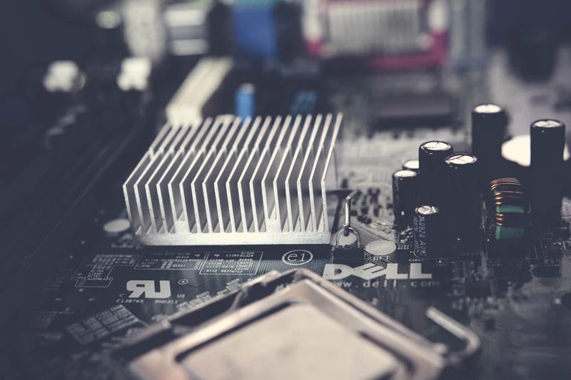 AMD攻，Intel守，红蓝大战趋于白热化