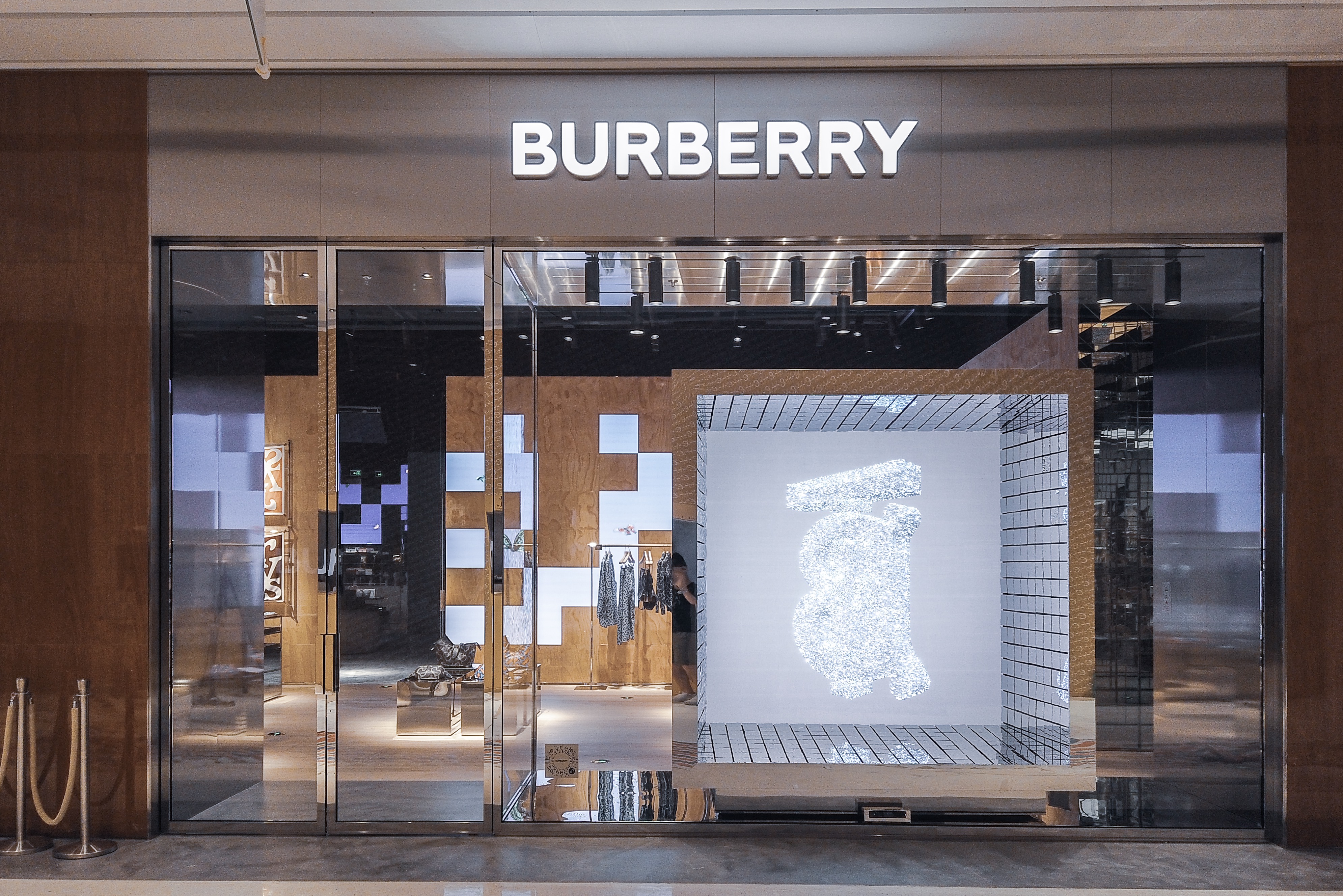 Burberry Interactive Artistic Window Display