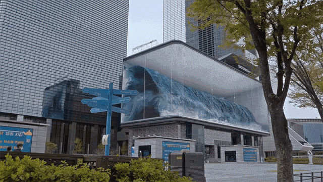 韩国街头惊现「大水缸」，巨浪快要冲破屏幕！
