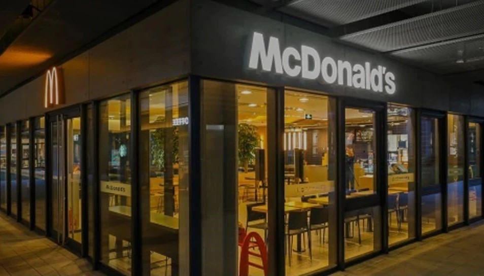 麦当劳第八百次又双叒叕变绿了？