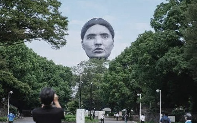 东京奥运前夕，惊现“漂浮人头”、“诡异木偶”吓坏民众！