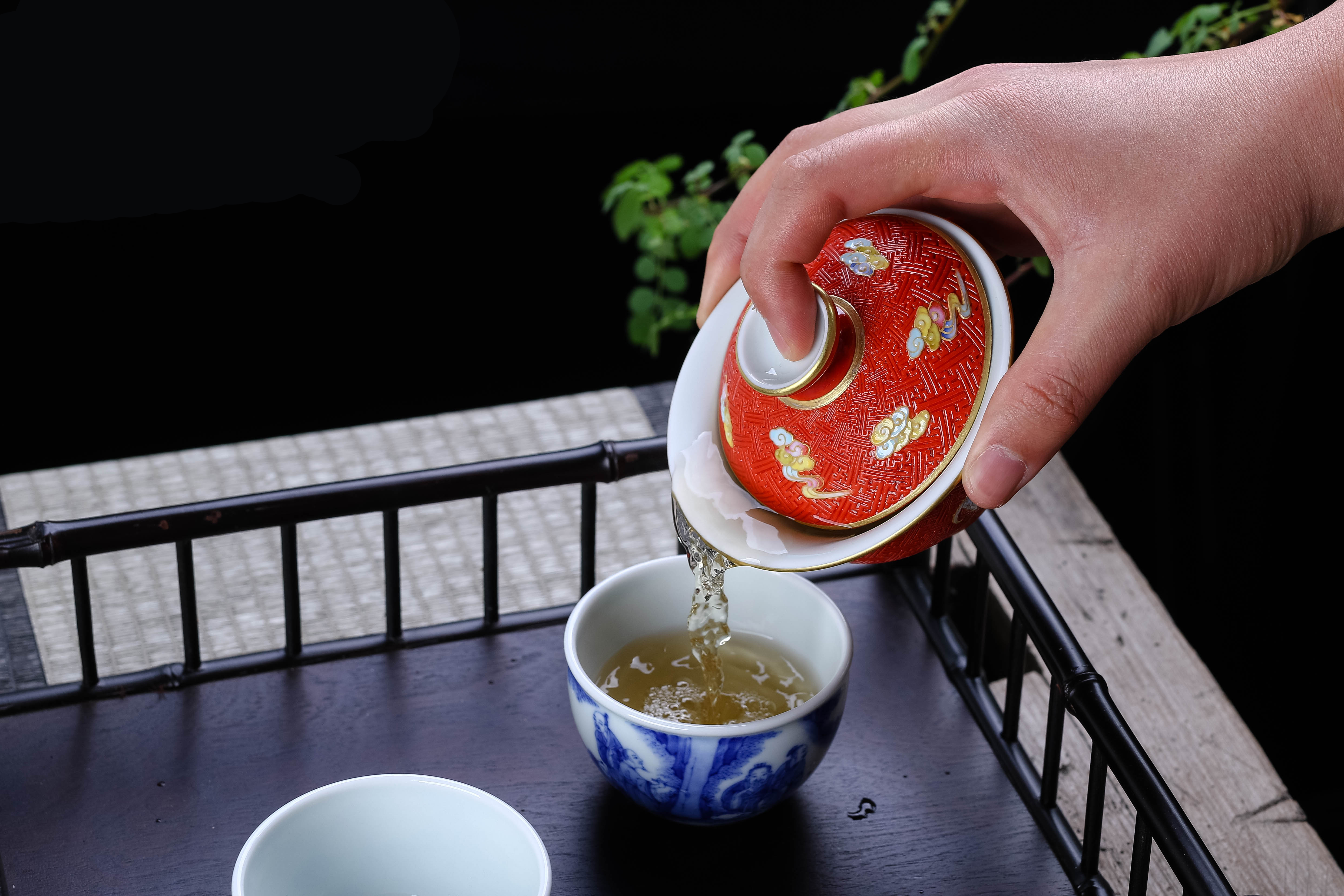 東方紅之美 紅地雕刻洪福齊天蓋碗 | 千古絕唱剔紅工藝 經典手作的獨特韻味