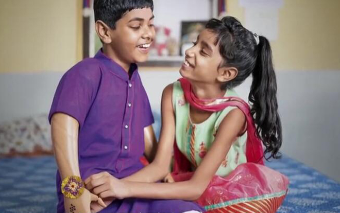 印度吉百利公益活动，触觉义肢，让爱能被感触
