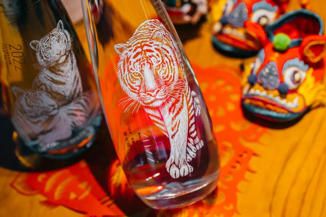 农夫山泉生肖瓶惊艳回归，神仙颜值再出圈！