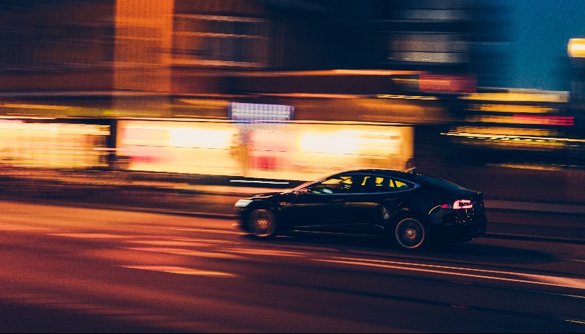 造「女性車」，把路越走越窄？