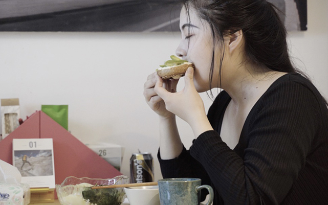 王饱饱×青年志拍「女性与饮食」纪录片：拒绝饮食焦虑