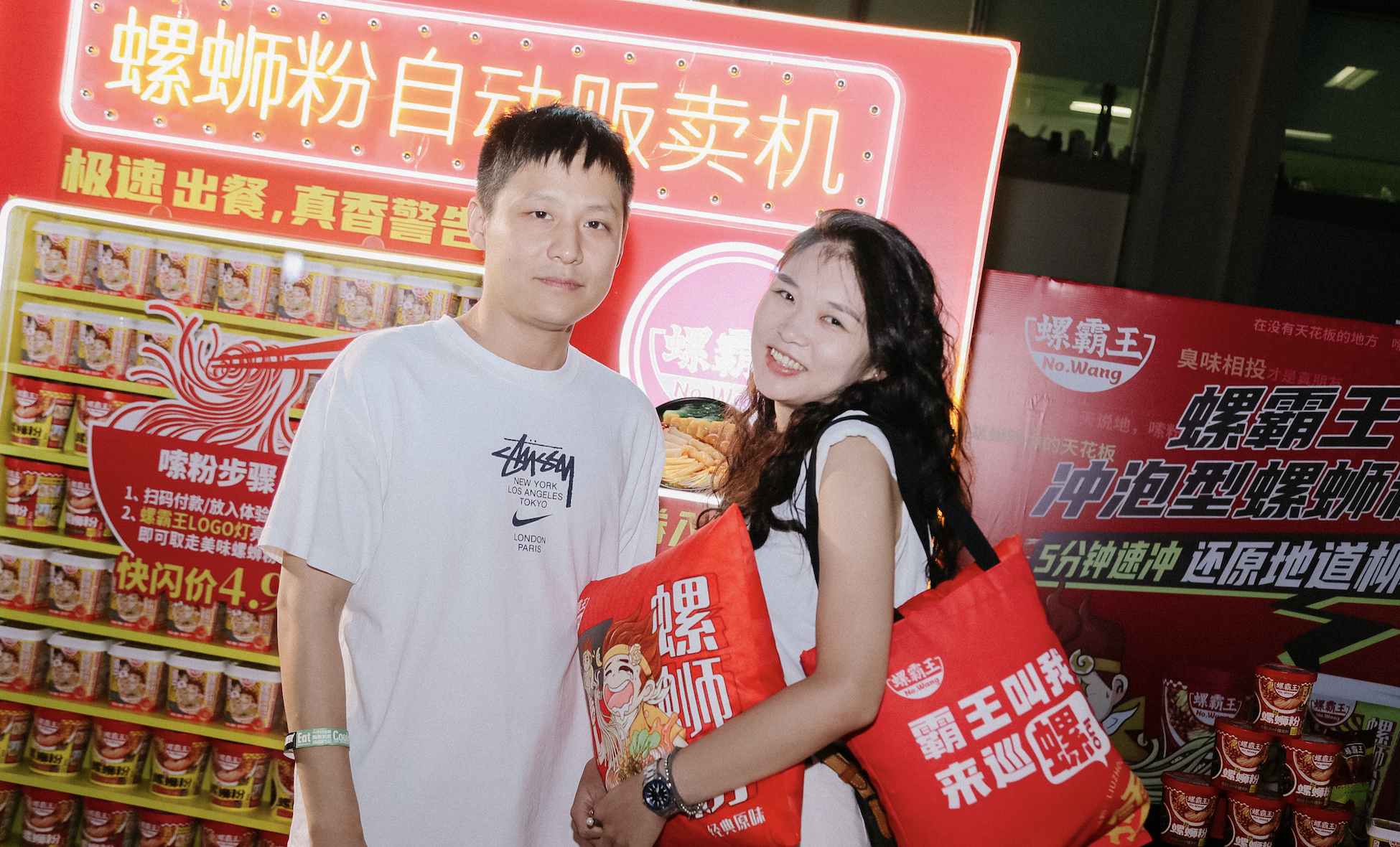 速食界卷王，人工智能现煮螺蛳粉自动贩卖机都造出来了