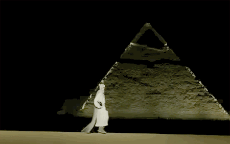 Dior在埃及金字塔前办了一场时装大秀，网友：法老坟头蹦迪