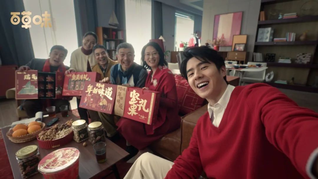 百草味拉来刘昊然，探寻年味的变化