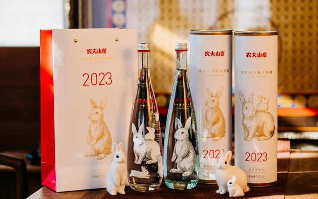 兔年上新，农夫山泉2023年典藏版金兔瓶来了！
